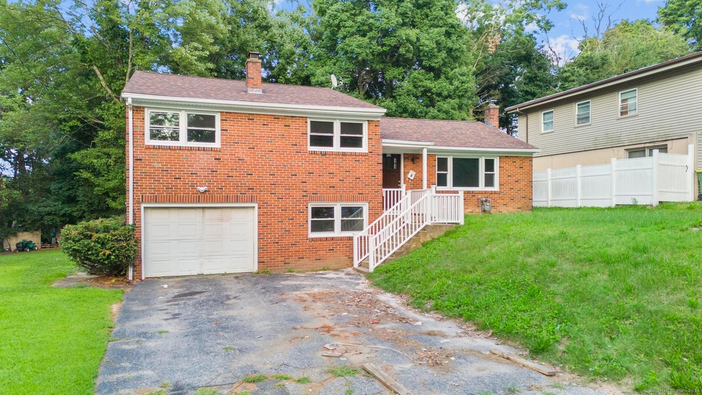 130 Gail Dr, Waterbury, CT 06704 - photo 1