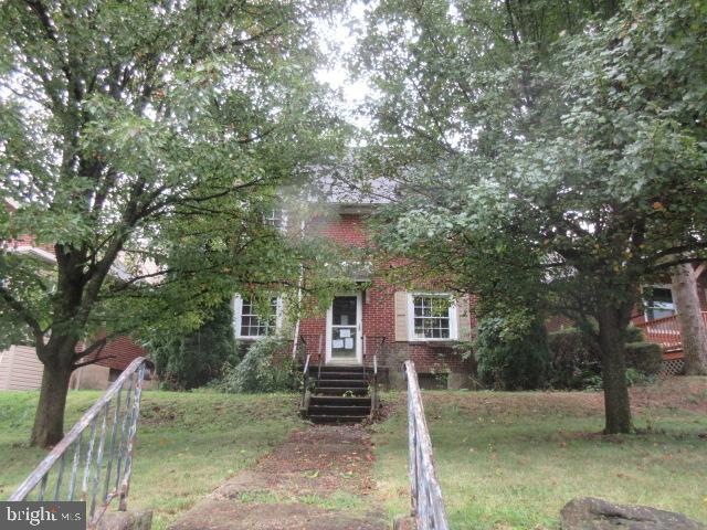 942 Upland Ave, Reading, PA 19607 - photo 1