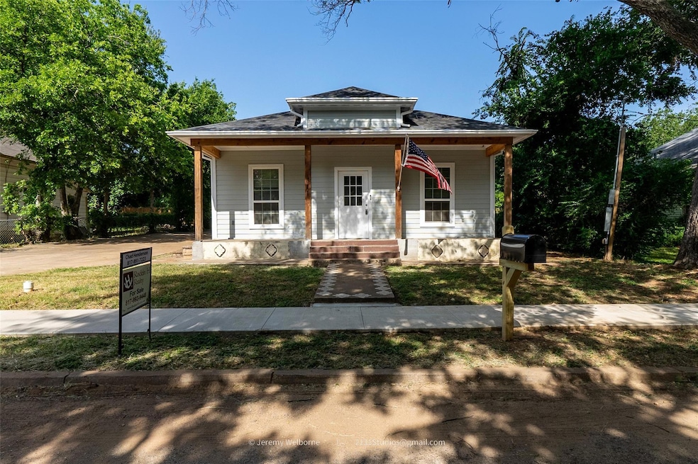 311 N Walnut St, Cleburne, TX 76033 - photo 1