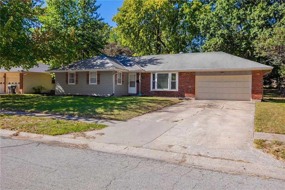 909 NW Range St, Blue Springs, MO 64015 - photo 1