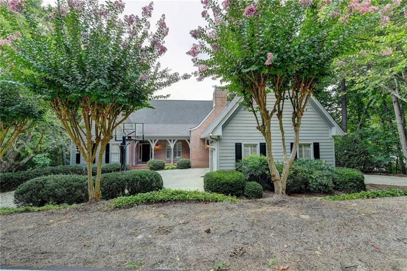 Beautiful Craftsman home with level horseshoe driv