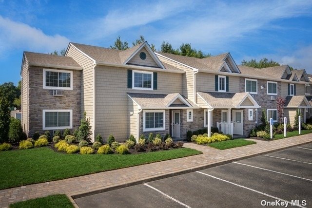 78 Plad Blvd unit 78, Holtsville, NY 11742 - photo 1
