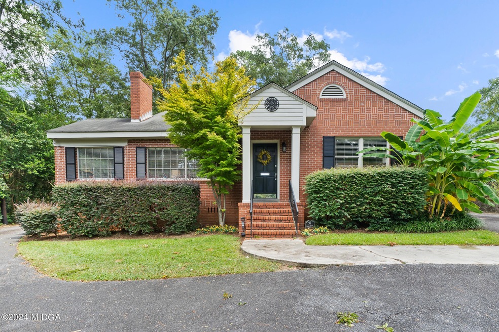 561 Corbin Ave-06767