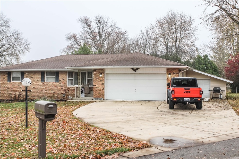 7 Mitchell Ave, Mattoon, IL 61938 - photo 1