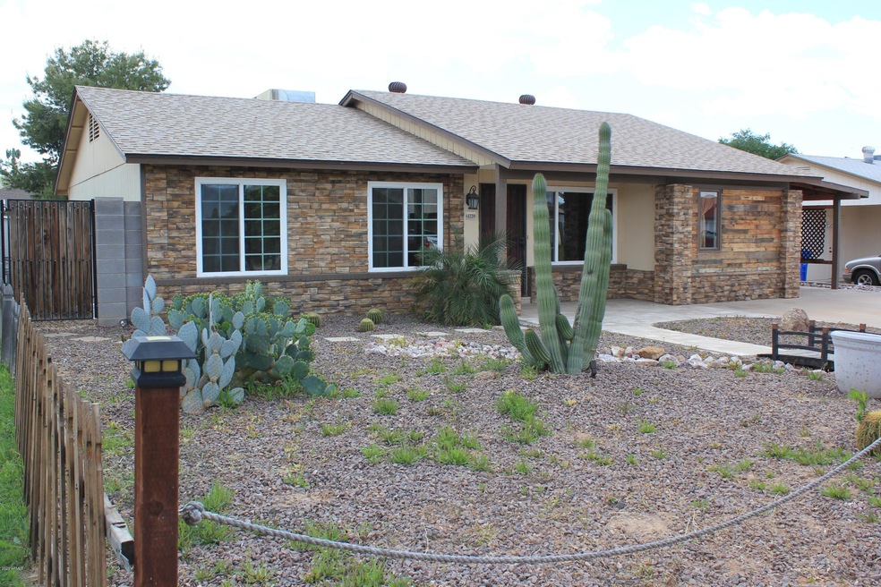 FRONT OF HOUSE PIC 2
