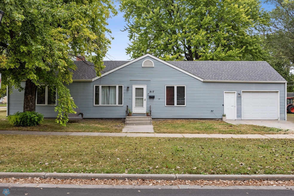 917 14th Ave N, Fargo, ND 58102 - photo 1