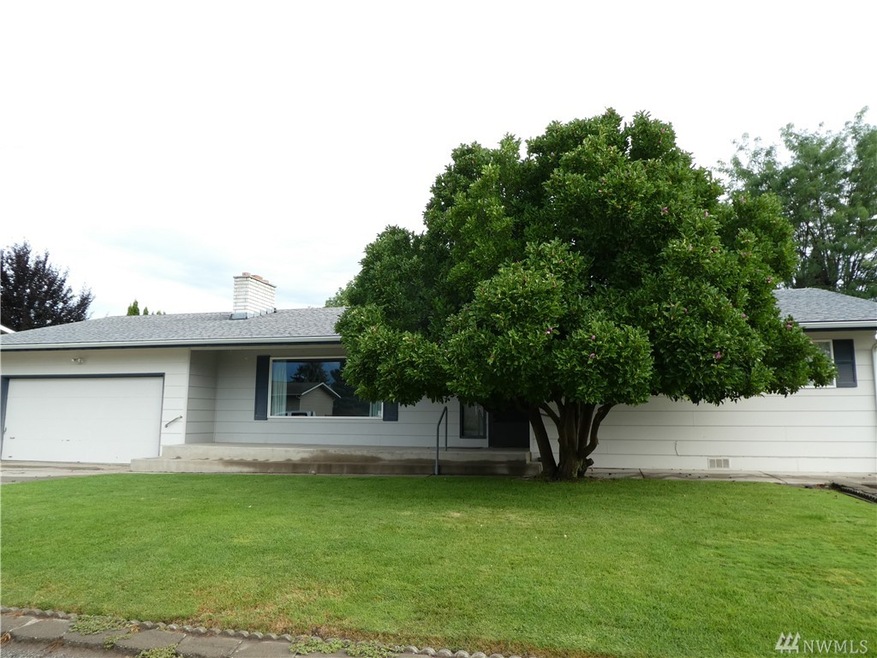 709 NE Gormley St, East Wenatchee, WA 98802 - photo 1