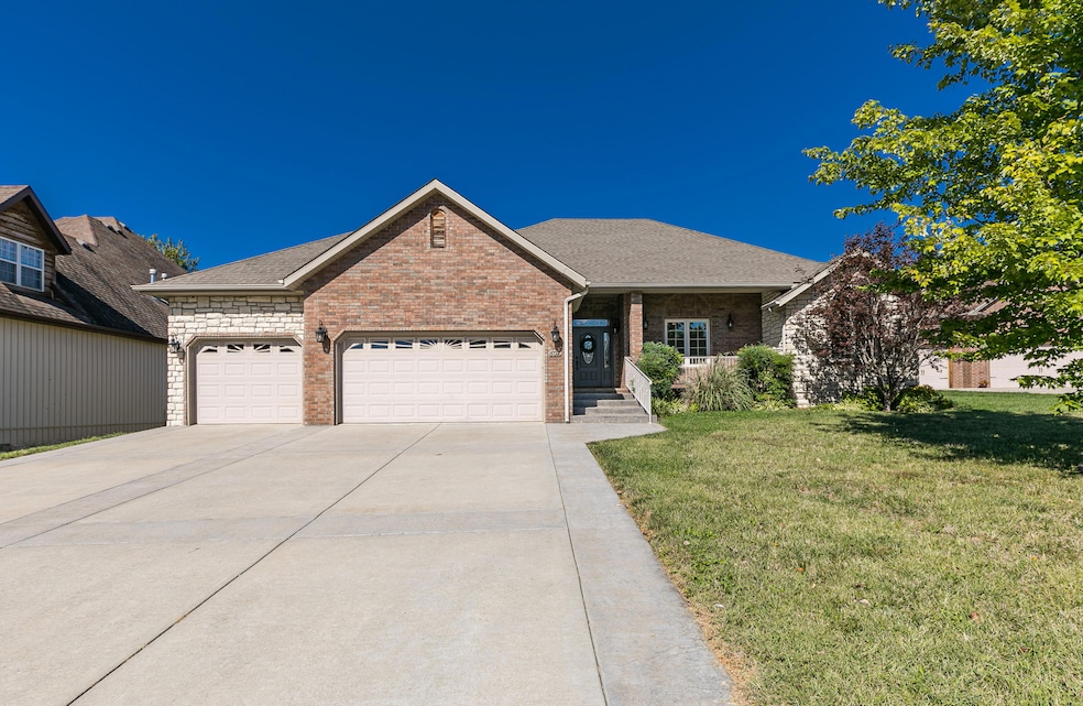 607 N Montclair Way, Nixa, MO 65714 - photo 1