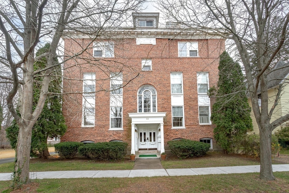 32 Noble Ave, Westfield, MA 01085 - photo 1