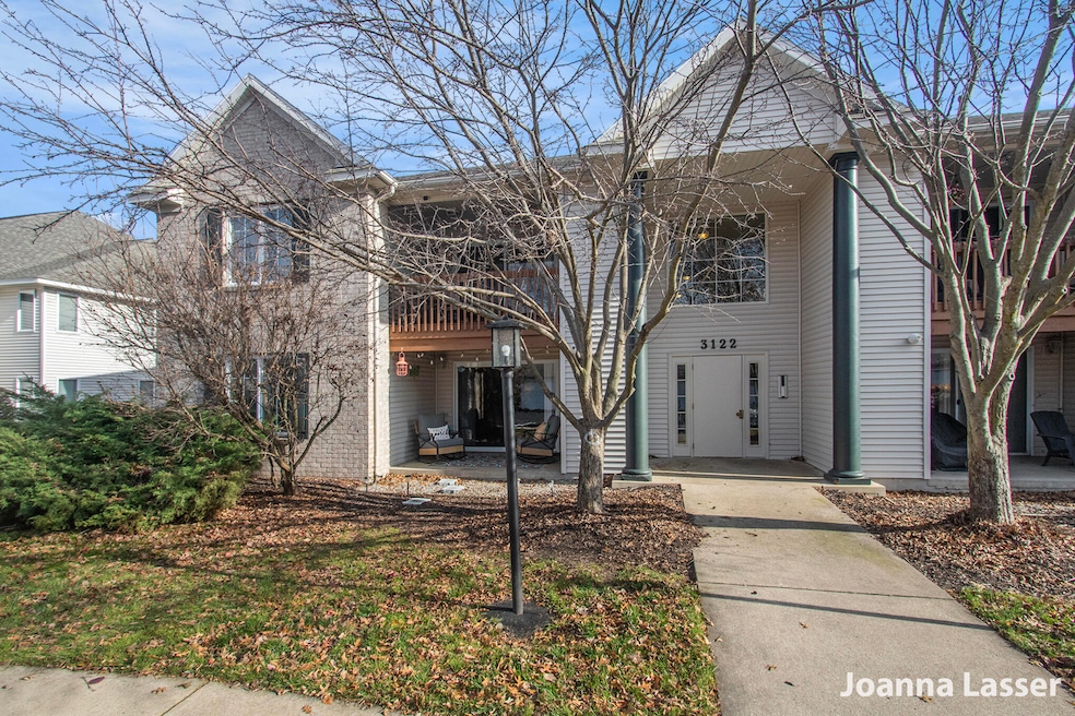 3122 W Crystal Waters Dr unit 1, Holland, MI 49424 - photo 1