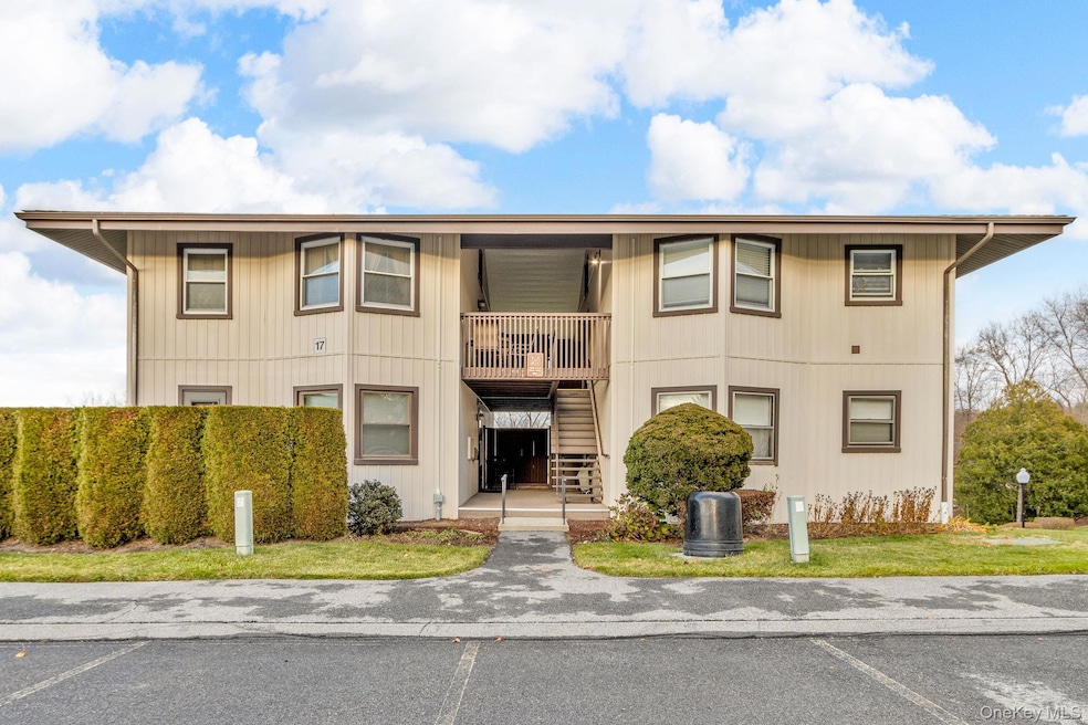 17 Hastings Ct unit B, Yorktown Heights, NY 10598 - photo 1