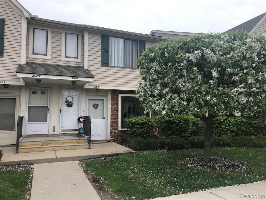 30705 Hidden Pines Ln, Roseville, MI 48066 - photo 1