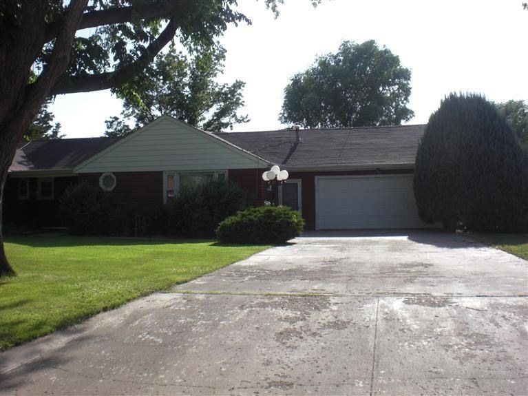 707 S Harrison St, Hugoton, KS 67951 - photo 1