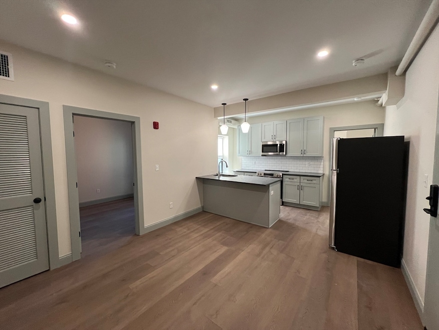 160 Seabury St unit 13, Fall River, MA 02720 - photo 1