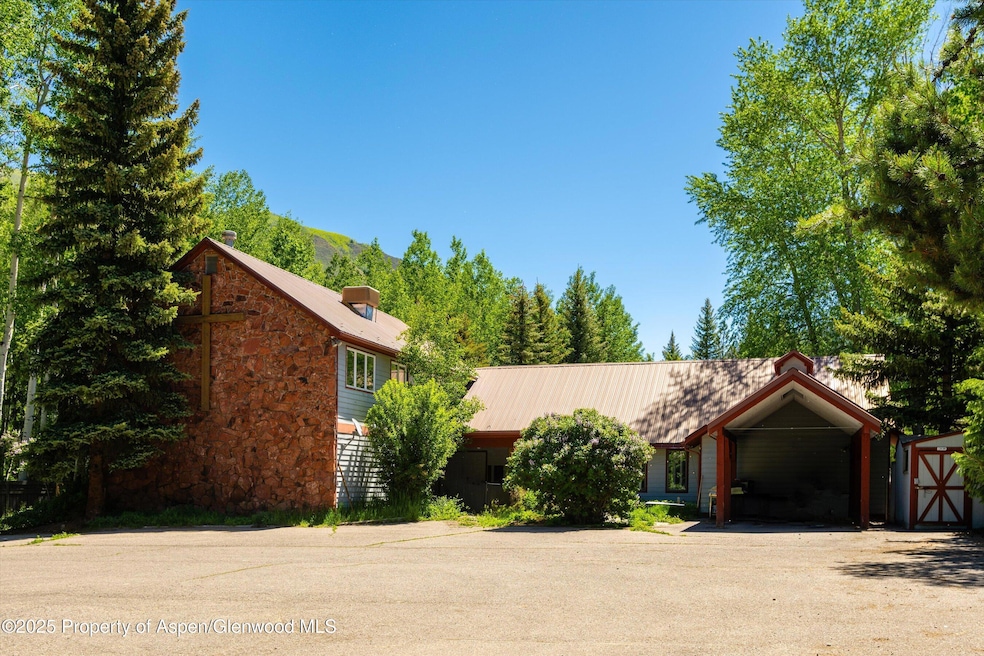 01-1235MountainViewDr_24060601