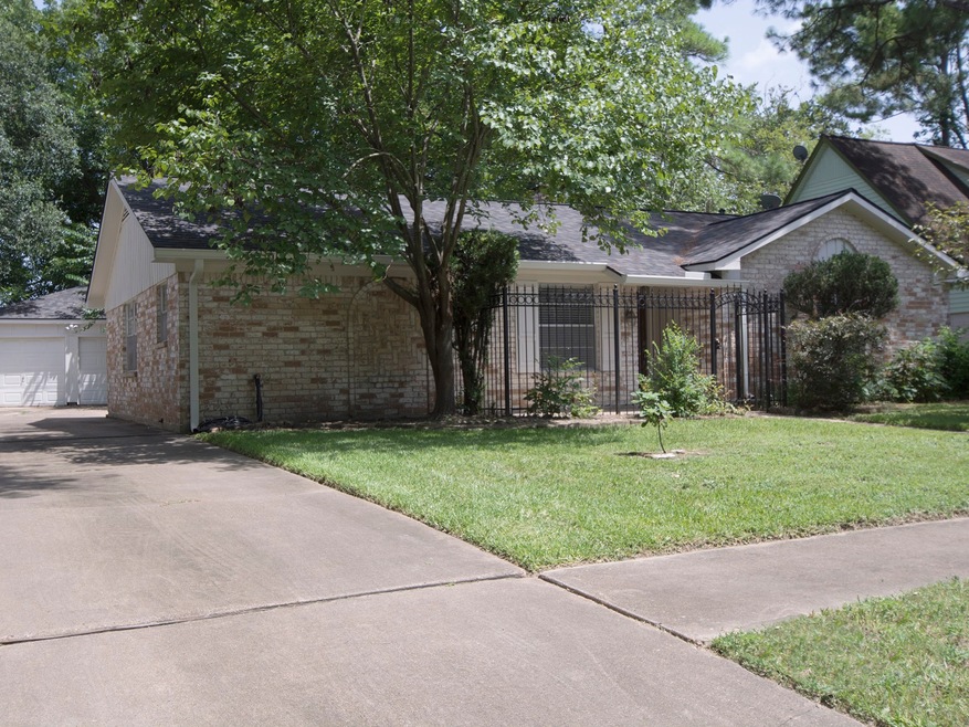 5627 Long Creek Ln, Houston, TX 77088 - photo 1