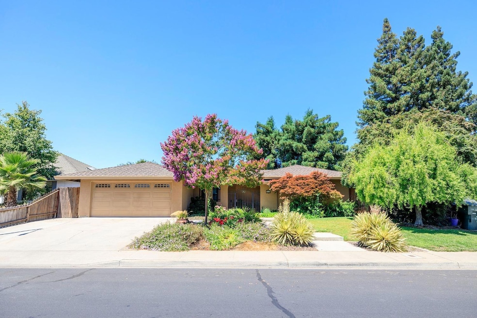 66 Willowood Dr, Oakdale, CA 95361 - photo 1