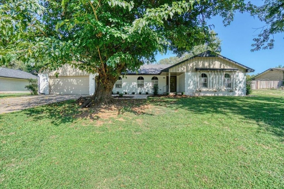 2106 Carolin Dr, Duncan, OK 73533 - photo 1