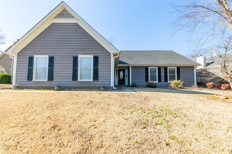 Spacious front yard