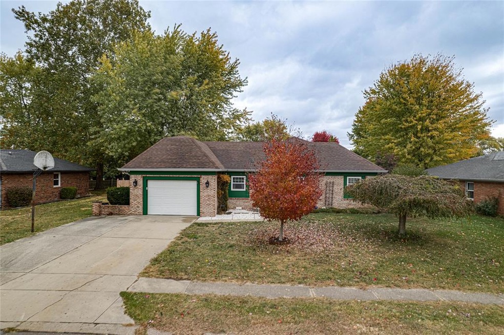 385 King Arthur Dr, Franklin, IN 46131 - photo 1