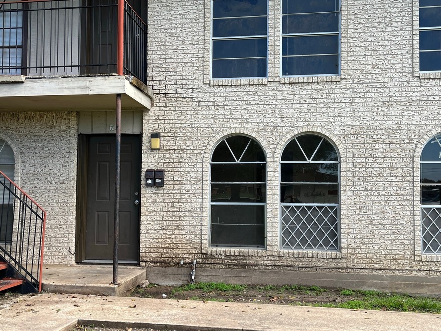 3021 Sycamore Ave unit 7, Bay City, TX 77414 - photo 1