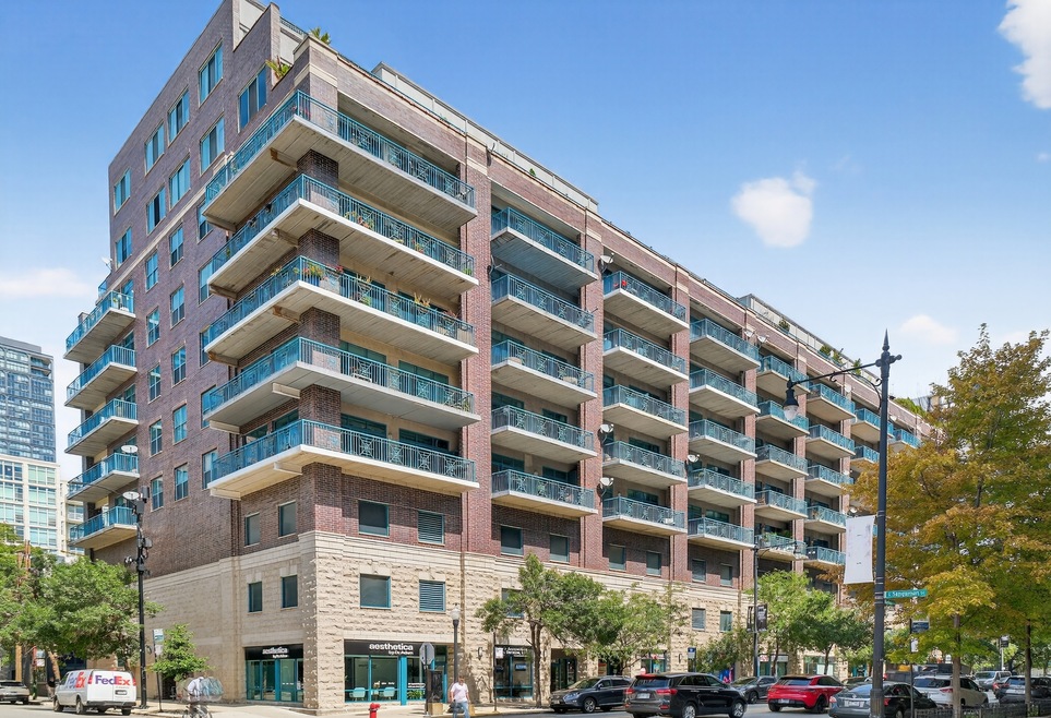 920 W Madison St unit B8, Chicago, IL 60607 - photo 1