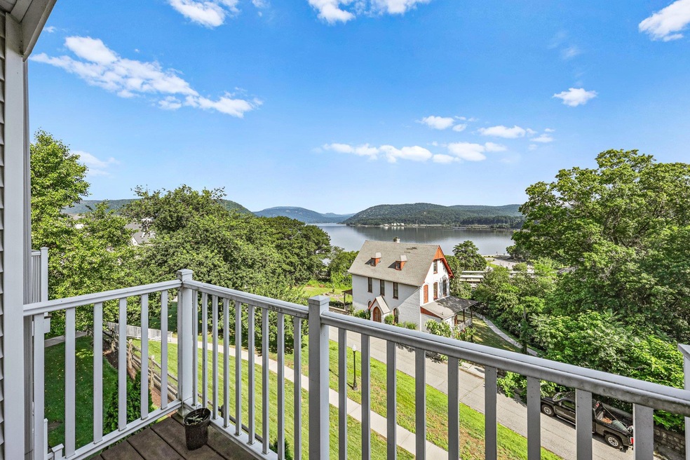 422 Northview Ct, Peekskill, NY 10566 - photo 1