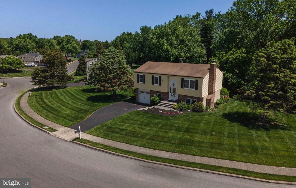 2025 Davis Dr, Norristown, PA 19403 - photo 1