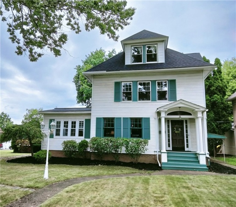 North Hill Historic Home on 3/4 ac. flat lot!