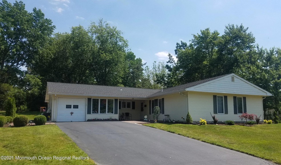 15 Deerfield Ln, Matawan, NJ 07747 - photo 1