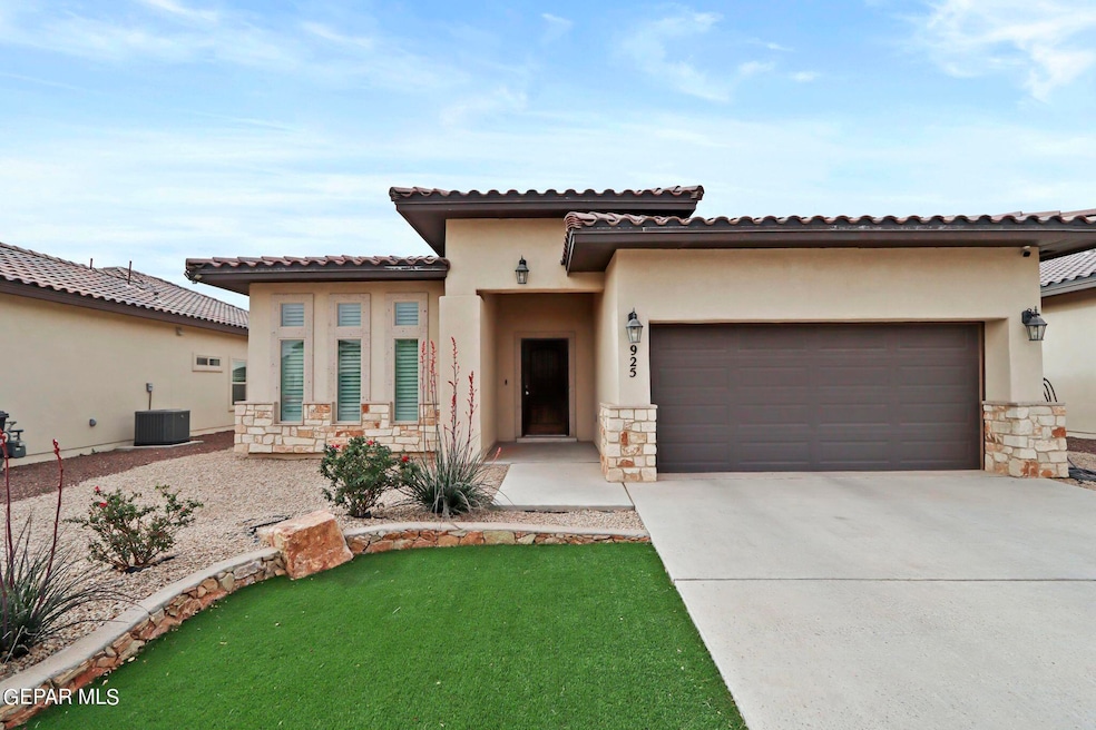 925 Clapham St, El Paso, TX 79928 - photo 1
