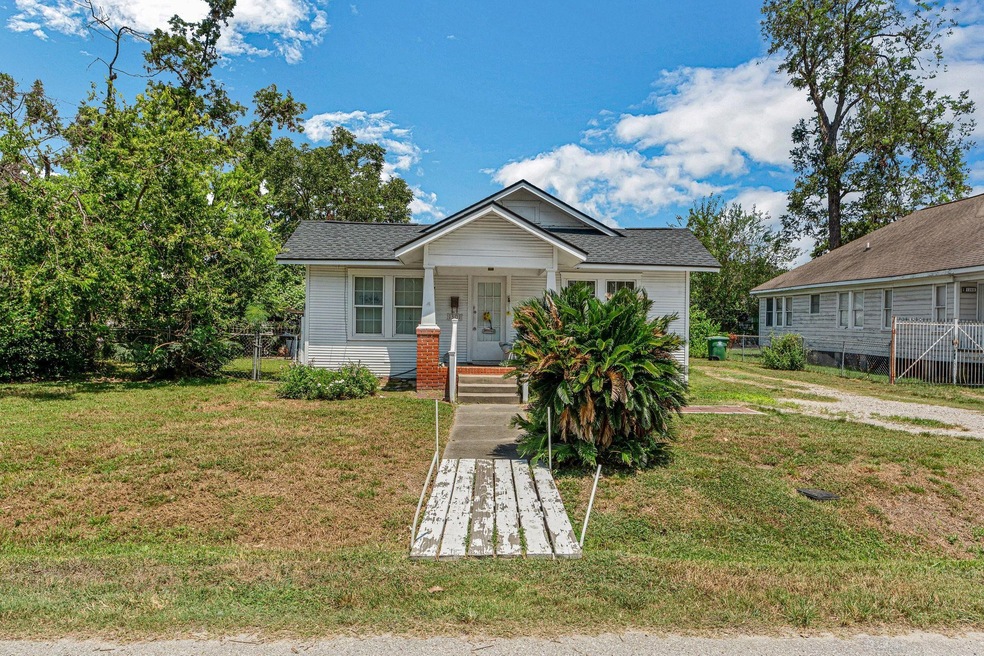 1301 Reid St, Houston, TX 77022 - photo 1