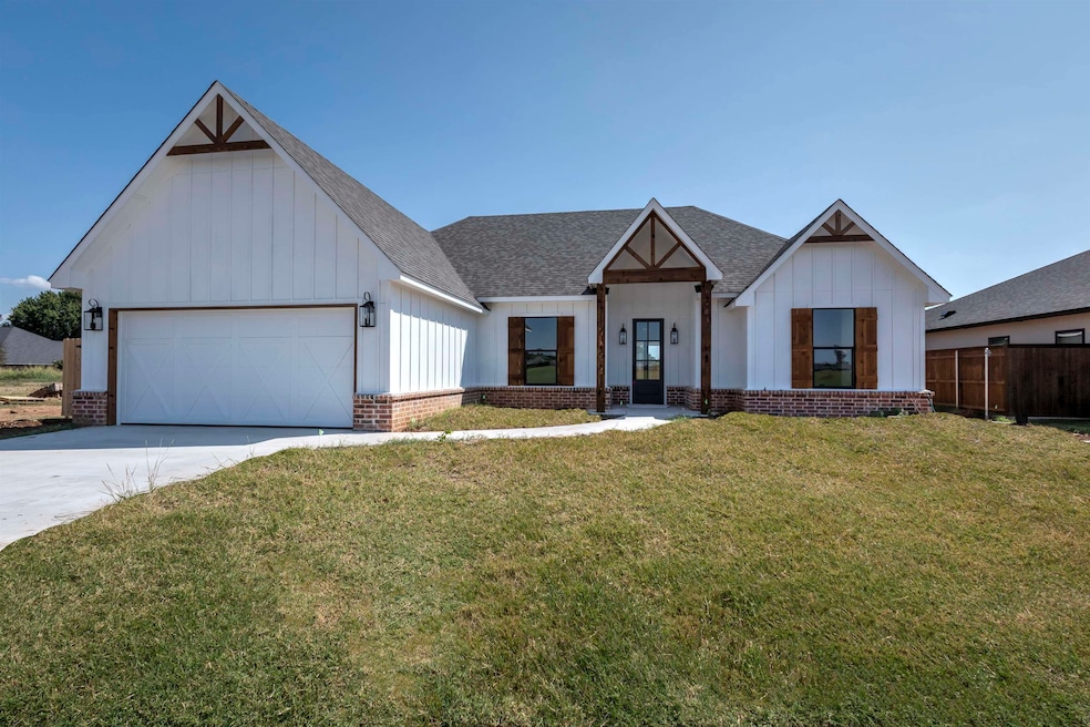 2360 Rockwell Dr, Duncan, OK 73533 - photo 1