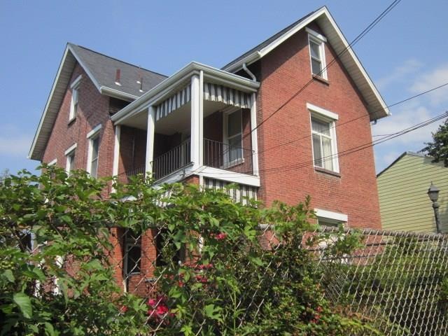 View of the building from Bancroft St.
