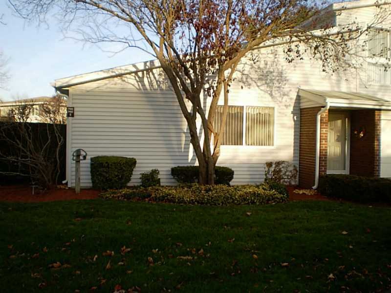 764 Williamsburg Cir unit 764, Warwick, RI 02886 - photo 1