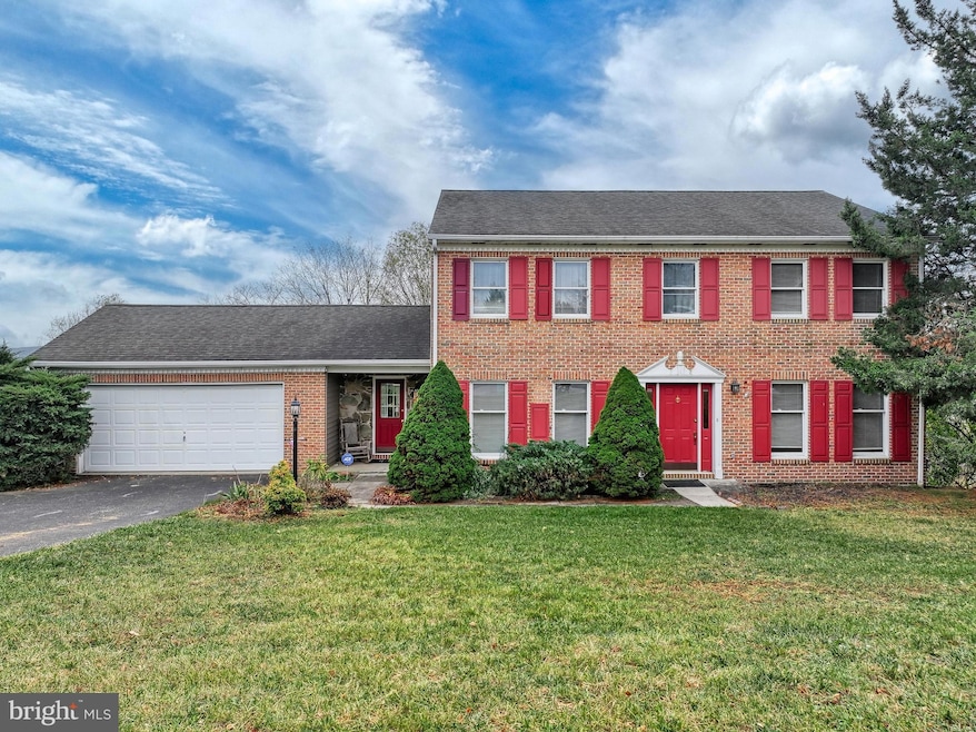 2299 N Point Dr, York, PA 17406 - photo 1