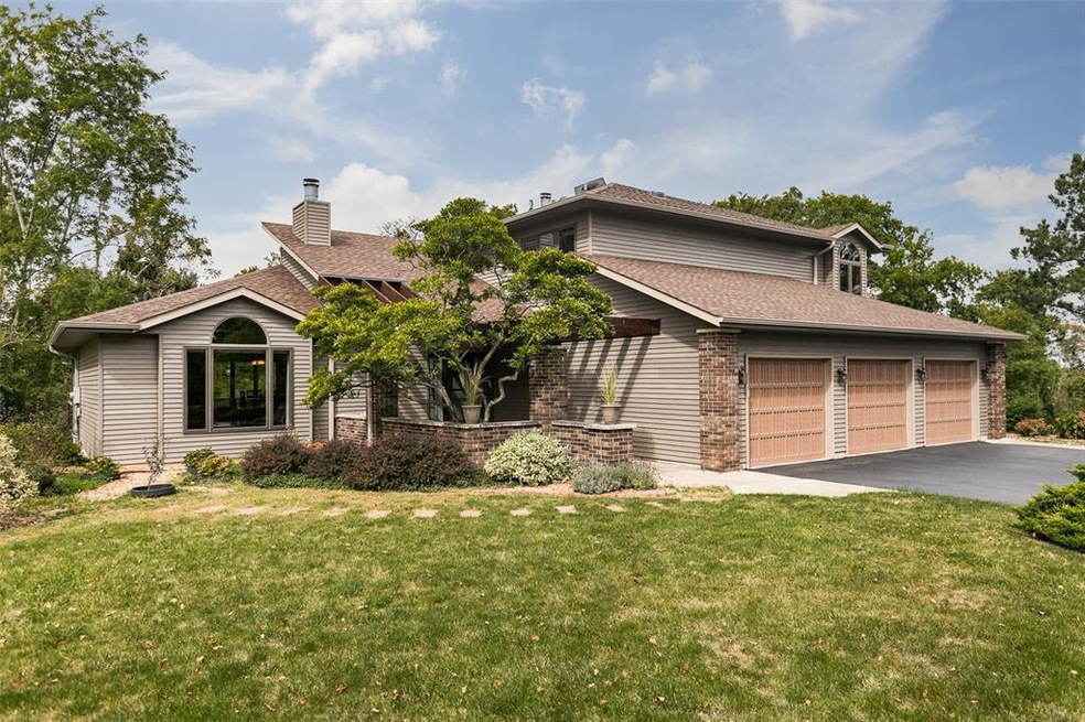 2058 Sky View Dr, Marion, IA 52302 - photo 1