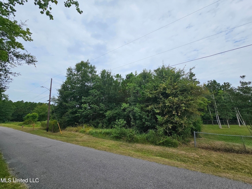 118 Chagnard St, Waveland, MS 39576 - photo 1