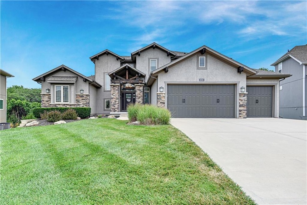 10316 W 170th Place, Overland Park, KS 66221 - photo 1