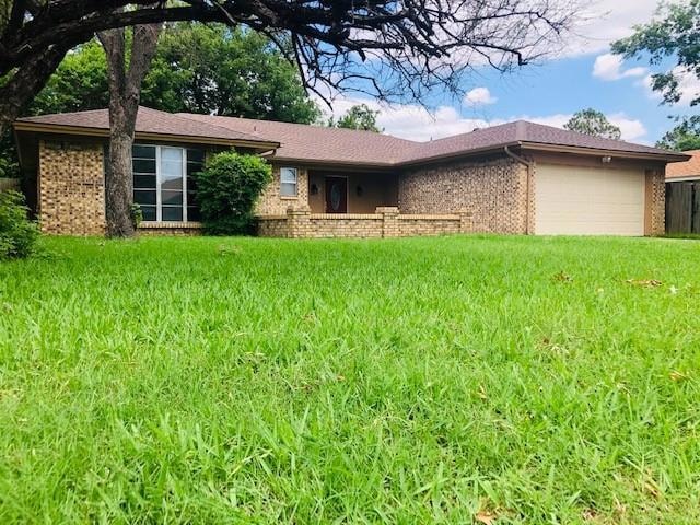 312 Northglen Dr, Hurst, TX 76054 - photo 1