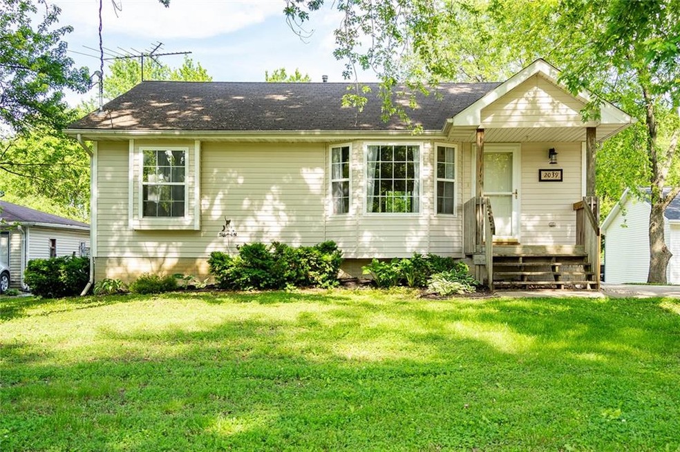 2039 SE 8th St, Des Moines, IA 50315 - photo 1
