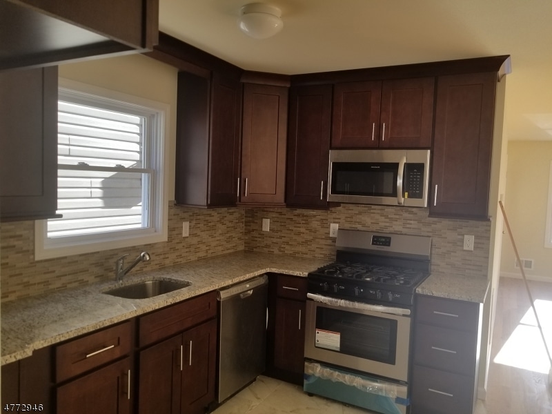 932 Anna St, Elizabeth, NJ 07201 - photo 1