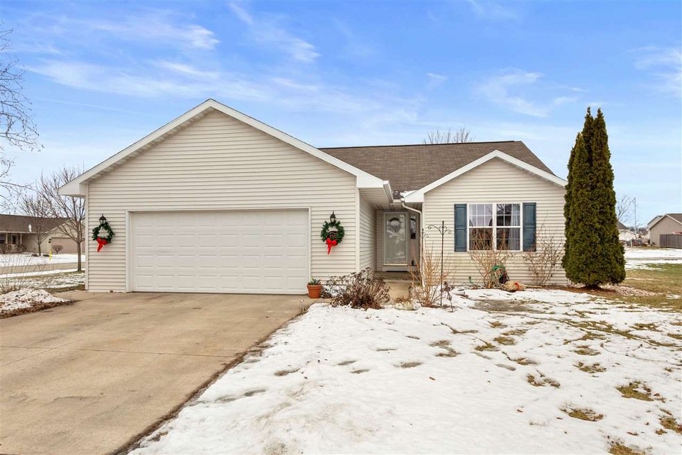 W5425 Red Clover Trail, Appleton, WI 54915 - photo 1