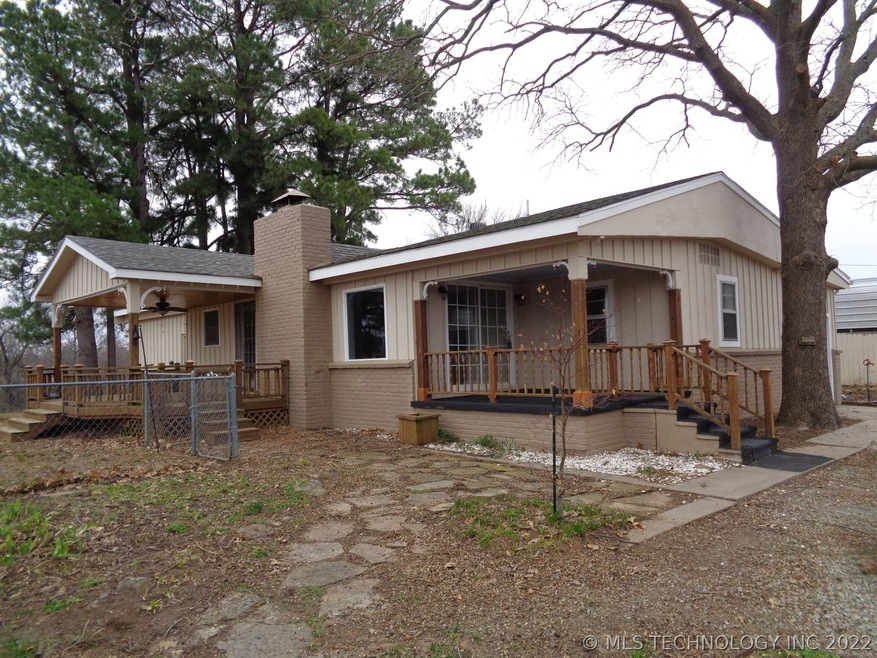 This home has lots of curb appeal---even in the wi