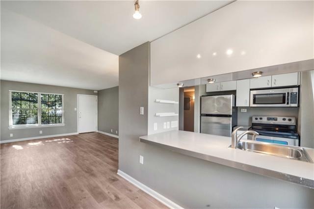 Welcome home! Gorgeous open concept condo unit in 