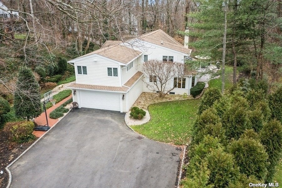 216 Hemlock Rd, Manhasset, NY 11030 - photo 1