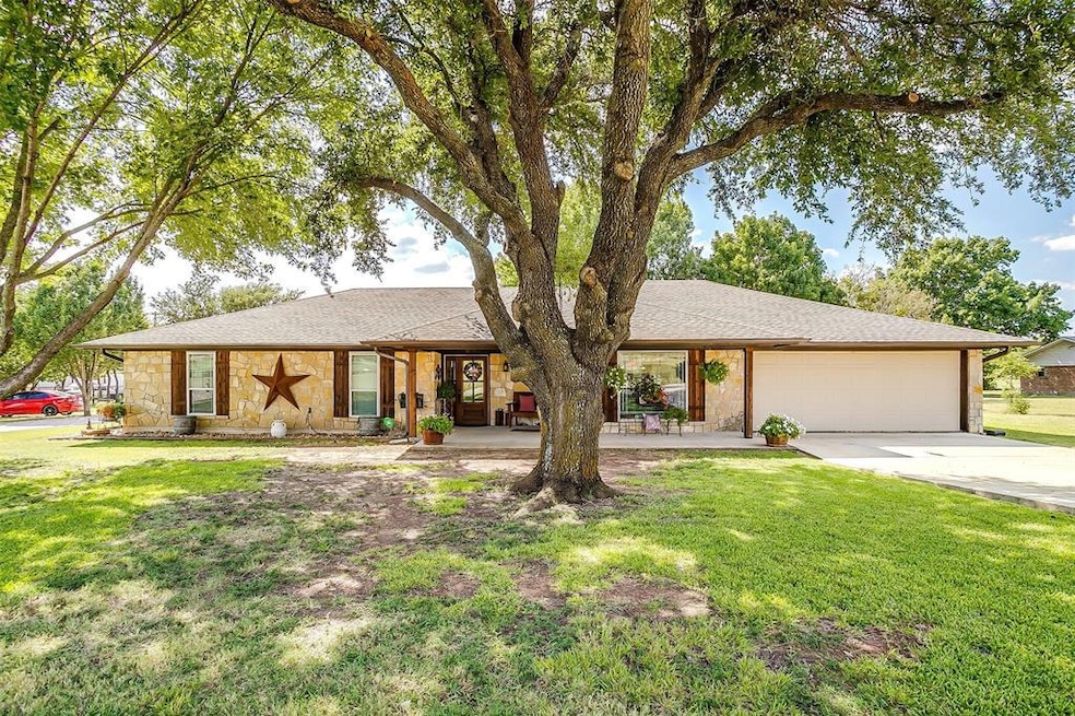 111 Mesa Grande Dr, Fort Worth, TX 76108 - photo 1