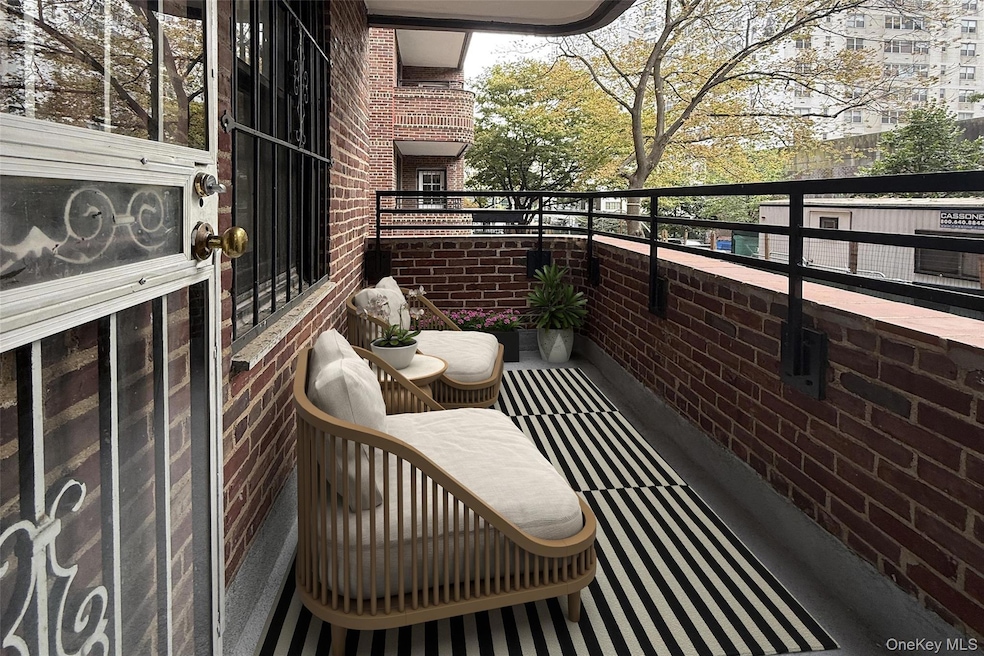 Pending $308,000 • Co-Listing Agent