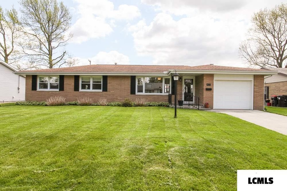 435 Mayfair Dr, Lincoln, IL 62656 - photo 1