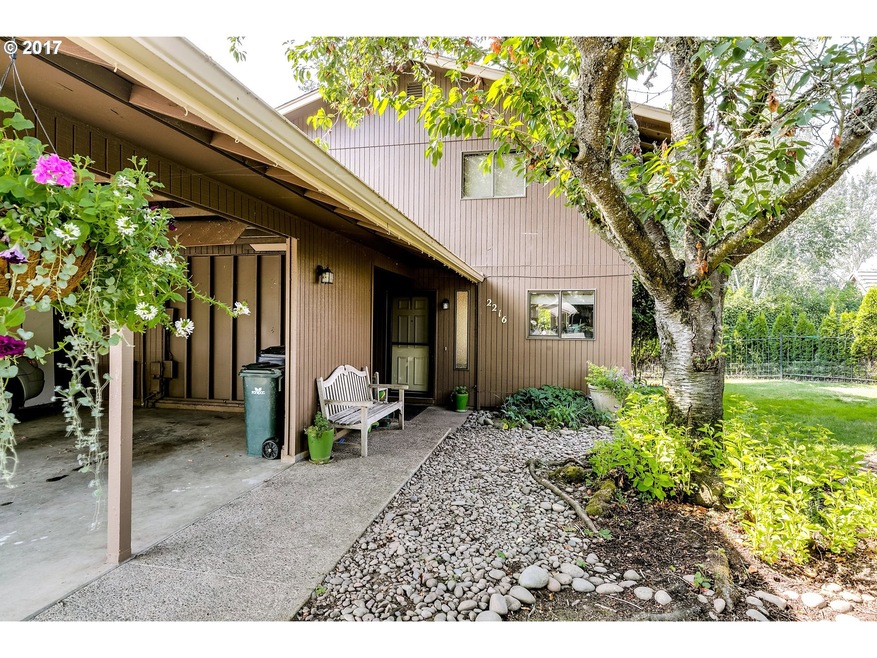 2216 Ridgeway Dr, Eugene, OR 97401 - photo 1